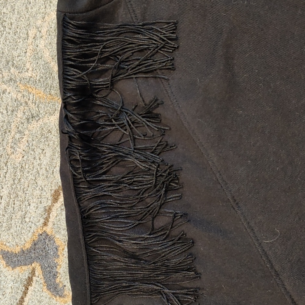 Black French terry pullover with fringed sleeve - Picture 3 of 7